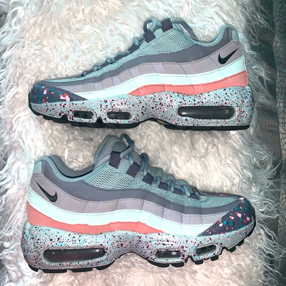 Women’s Nike AirMax 95 size 7